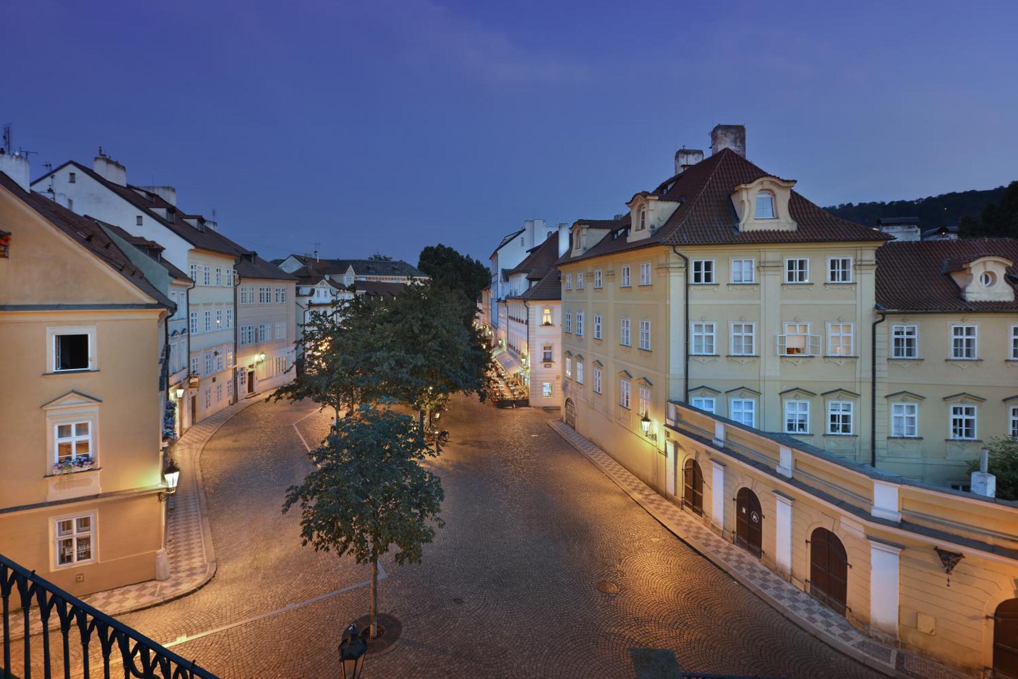 Hotel At The Golden Scissors Praga Zewnętrze zdjęcie