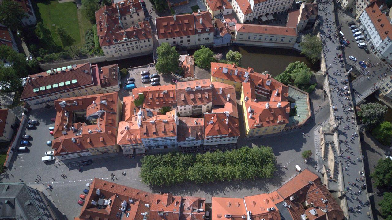 Hotel At The Golden Scissors Praga Zewnętrze zdjęcie