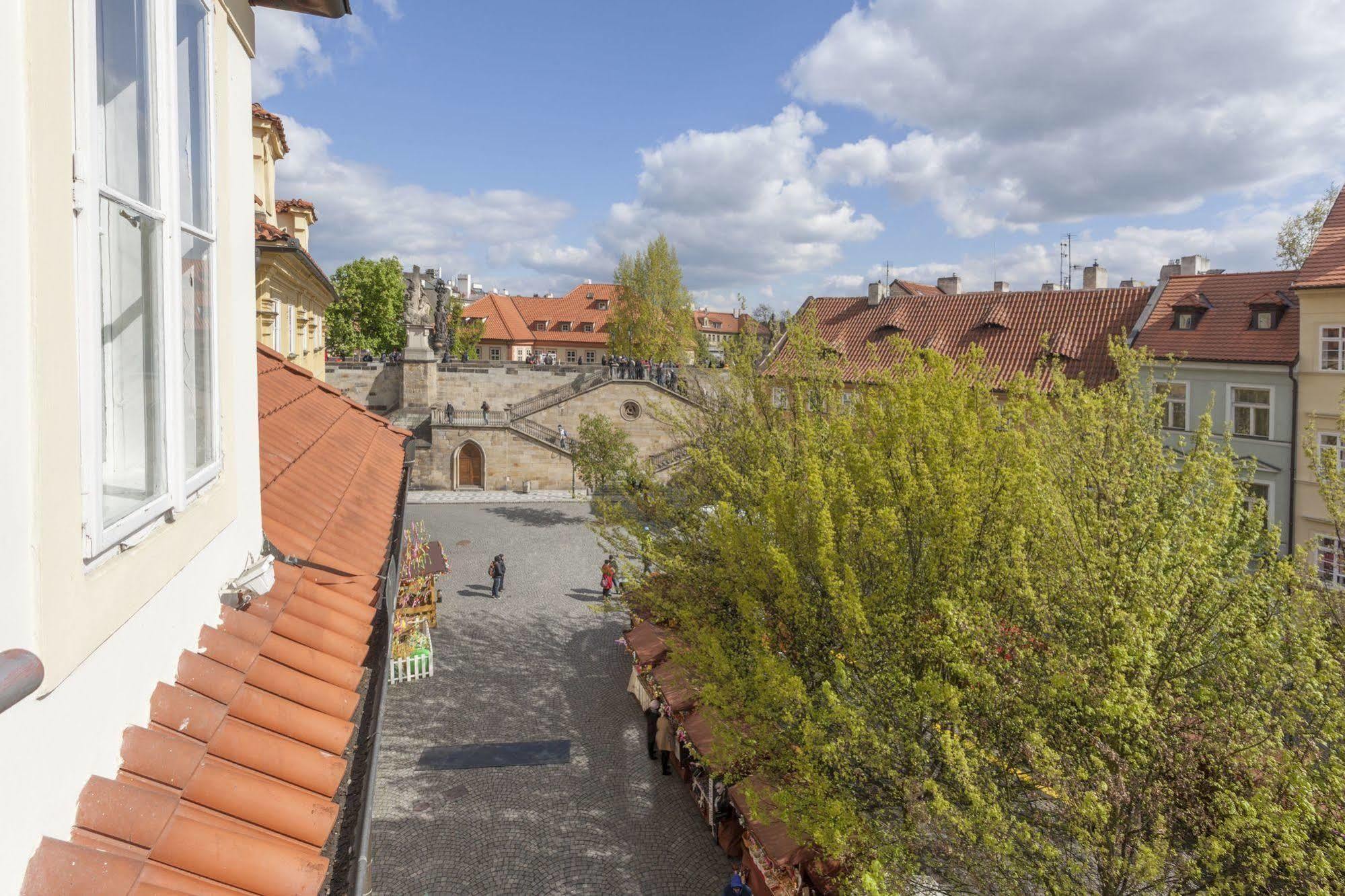 Hotel At The Golden Scissors Praga Zewnętrze zdjęcie