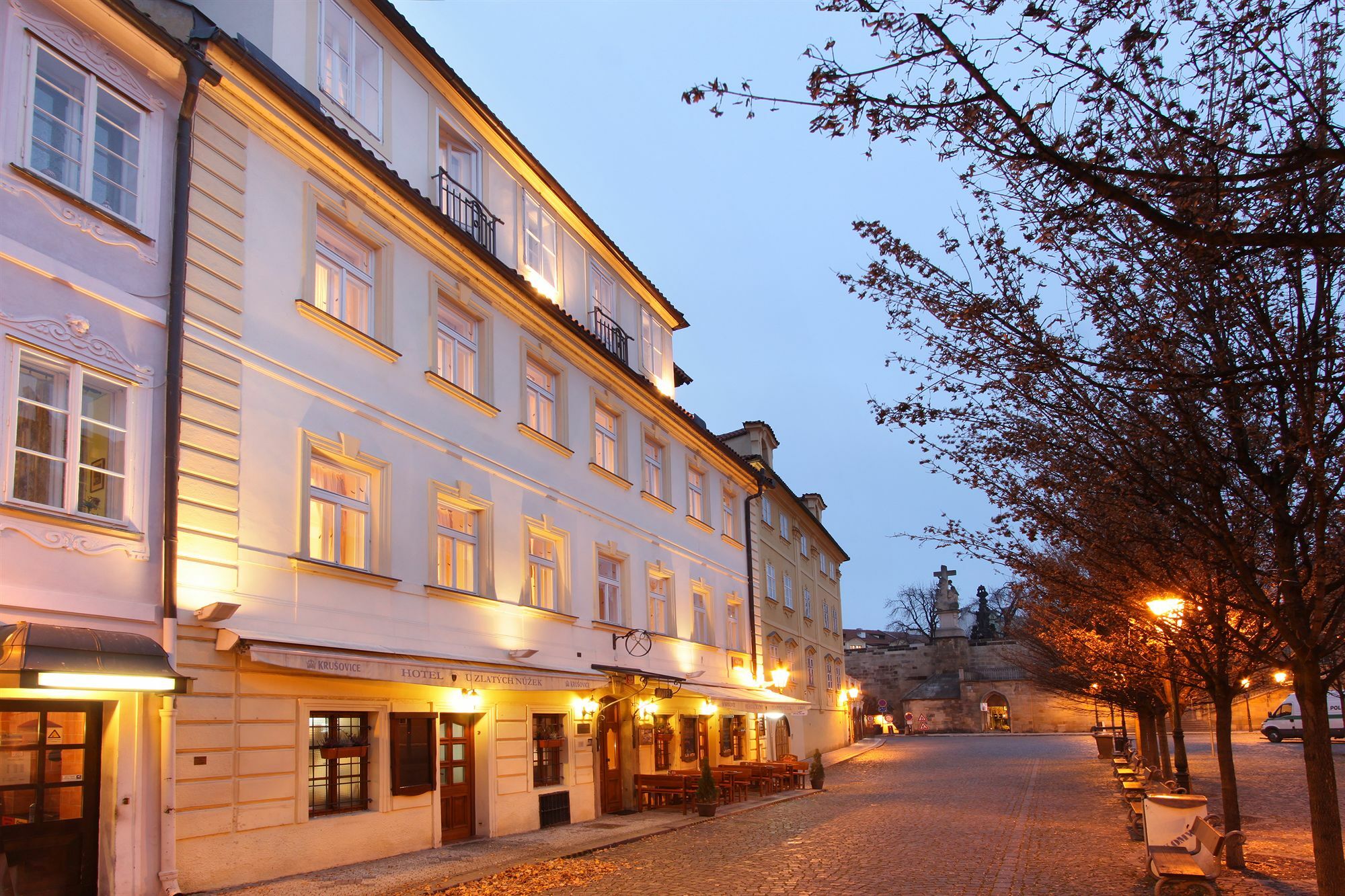 Hotel At The Golden Scissors Praga Zewnętrze zdjęcie