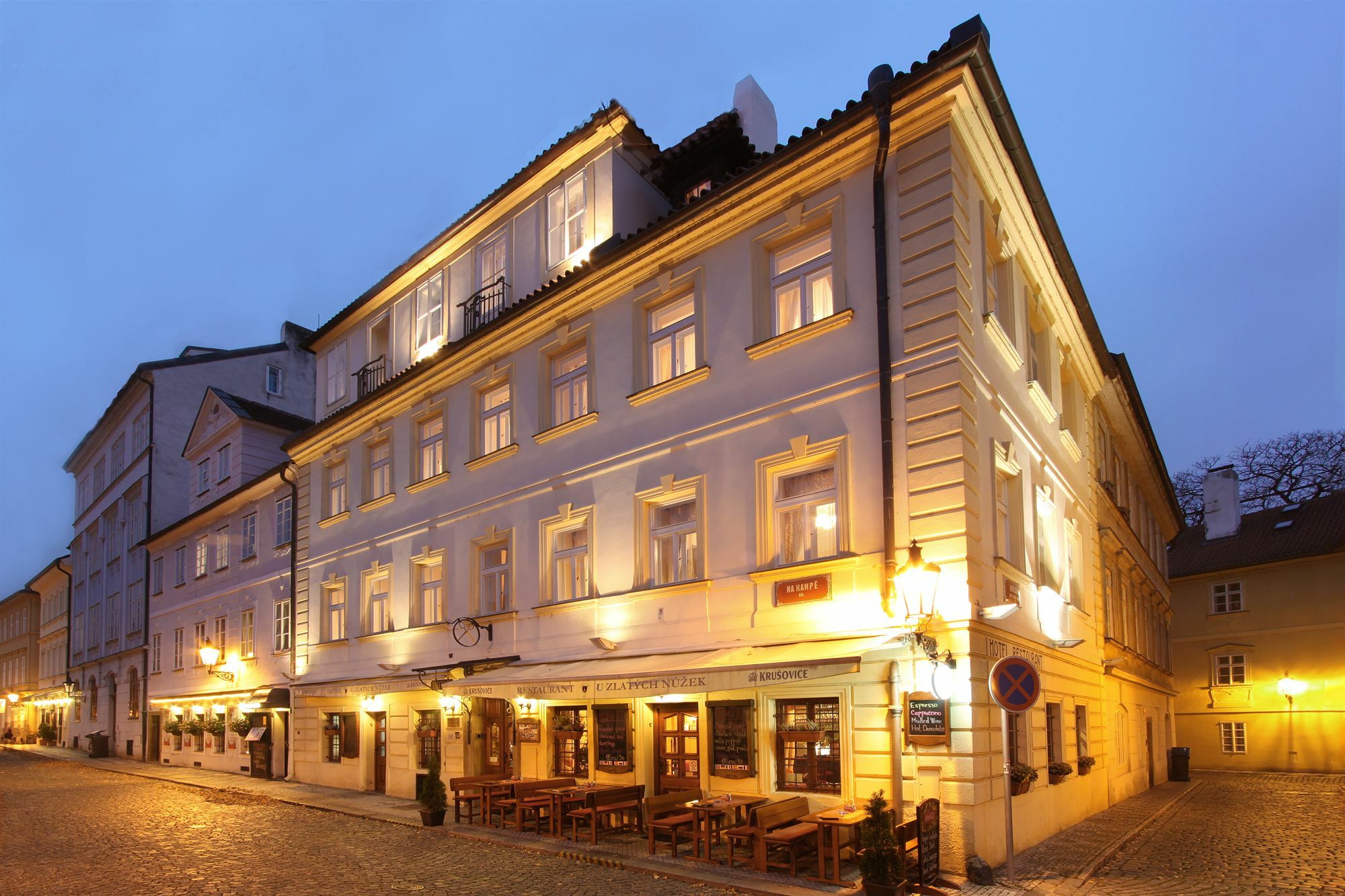 Hotel At The Golden Scissors Praga Zewnętrze zdjęcie