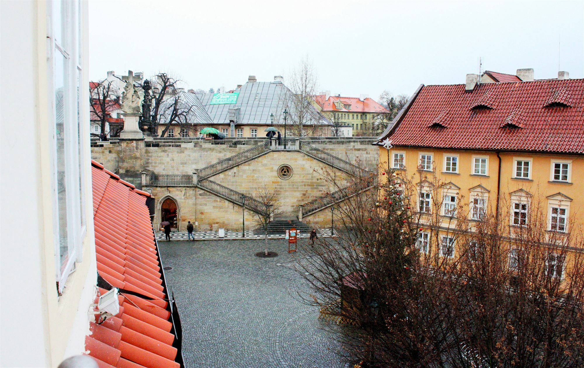 Hotel At The Golden Scissors Praga Zewnętrze zdjęcie